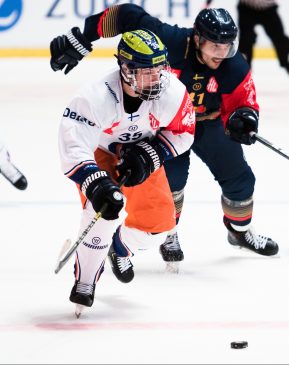 Kasper Simontaival of Tappara during the CHL game between Djurgården and Tappara in Stockholm on October 9, 2018. Foto: Simon Hastegård / Bildbyrån / Cop 118
