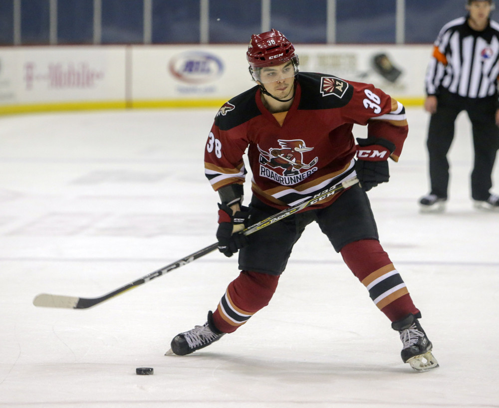 TUCSON, AZ - JANUARY 06: Tucson Roadrunners right wing Nick Merkley (38) shoots the puck during a hockey game between the Ontario Reign and Tuscon Roadrunners on January 06, 2018, at Tucson Convention Center in Tucson, AZ. Ontario Reign defeated Tucson Roadrunners 6-3. (Photo by Jacob Snow/Icon Sportswire)