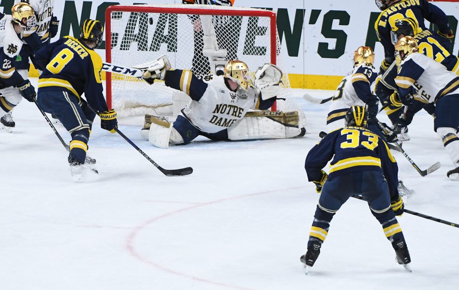 ST. PAUL, MN - APRIL 05: Michigan Wolverines forward Michael Pastujov (21) beats Notre Dame Fighting Irish goaltender Cale Morris (32) late in the 3rd period to tie the game during a Frozen Four Semifinal between the University of Michigan and Notre Dame on April 5, 2018. (Photo by Nick Wosika/Icon Sportswire)