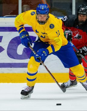 190427 Elmer Söderblom of Sweden during the ice hockey semi final game in The IIHF U18 World Championship between Canada and Sweden on April 27 in Örnsköldsvik. Photo: Johan Löf / BILDBYRÅN / COP 230