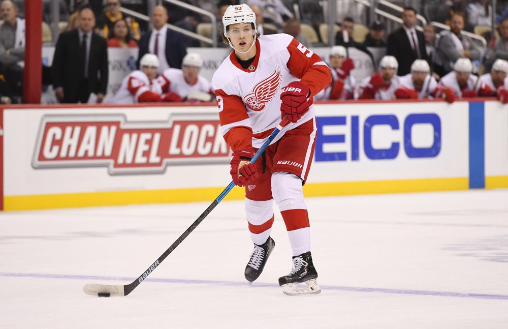 PITTSBURGH, PA - SEPTEMBER 25: Detroit Red Wings defenseman Moritz Seider (53) handles the puck during the first period in the NHL game between the Pittsburgh Penguins and the Detroit Red Wings on September 25, 2019, at PPG Paints Arena in Pittsburgh, PA. (Photo by Jeanine Leech/Icon Sportswire)