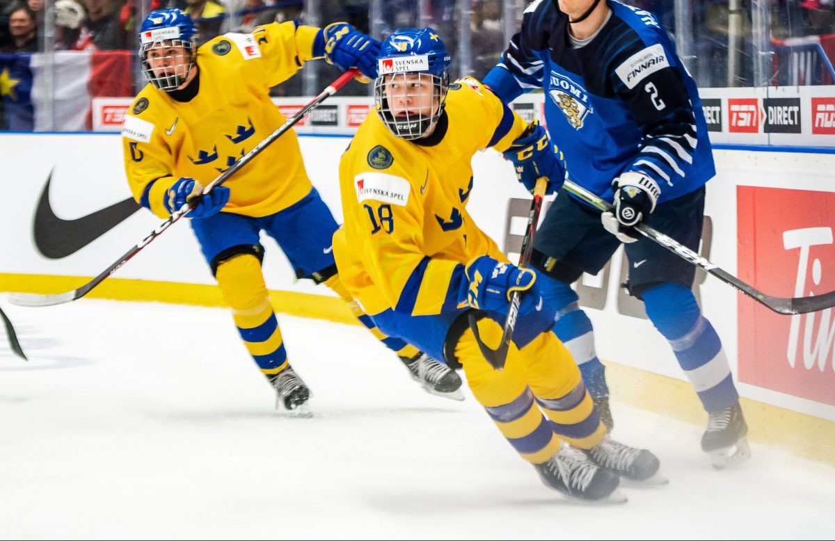 Alexander Holtz and Lucas Raymond of Sweden against Santeri Tatakka of Finland during the 2020 IIHF World Junior Championship bronze medal game between Sweden and Finland on January 5, 2020 in Ostrava. Photo: Simon Hastegård / BILDBYRÅN / 